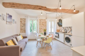 LE PETIT CASTELET - New superb flat in old Antibes, AC, WIFI, for 4